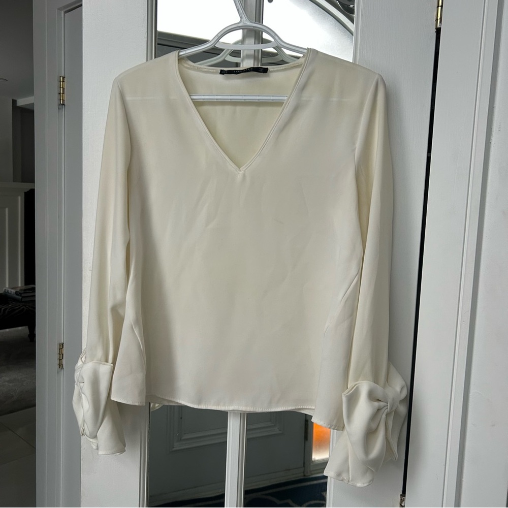 Zara Off White Blouse with bow sleeve detail / Size Small *